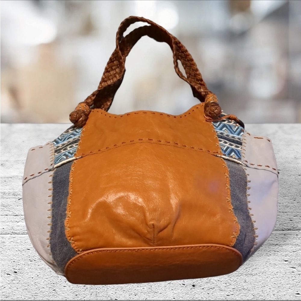 The sac boho leather hand bag